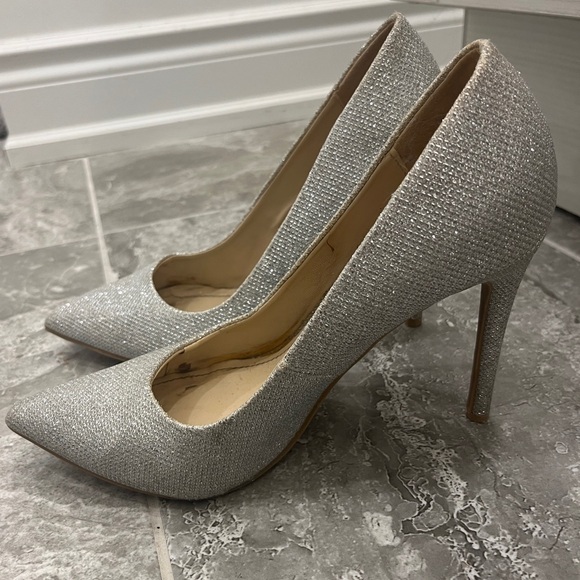 Size 8. Silver metallic heels. - Picture 1 of 7
